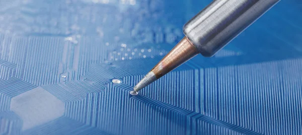 Het Solderen Van Elektronische Componenten Printplaat Elektronica Reparatie Digitale Technologie — Stockfoto
