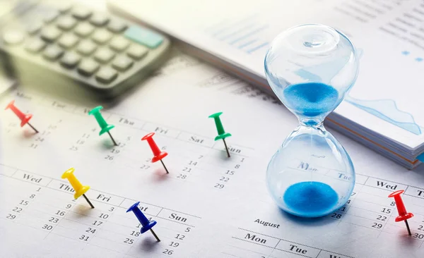 Melhor Altura Para Investimento Ampulheta Gráficos Financeiros Calculadora Calendário Com — Fotografia de Stock