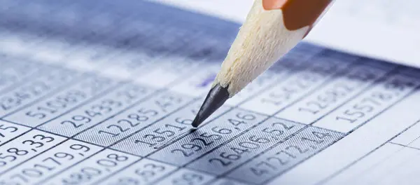 財務図 財務図 財務チャートを確認した会計文書 財務報告書 財務監査のコンセプト — ストック写真