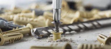 tornavida beton bir arka planda vida ve panel