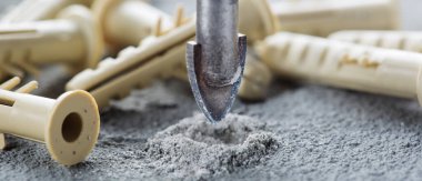 Metal matkap ucu endüstriyel sondajda beton duvarda delikler açar