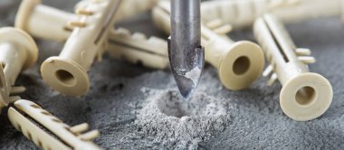 Metal matkap ucu endüstriyel sondajda beton duvarda delikler açar