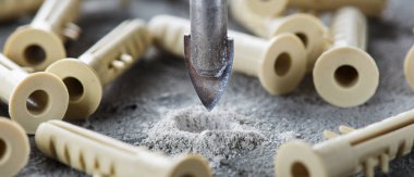 Metal matkap ucu endüstriyel sondajda beton duvarda delikler açar