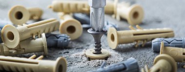 tornavida beton bir arka planda vida ve panel