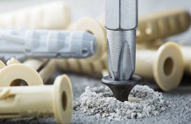 tornavida beton bir arka planda vida ve panel