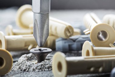 tornavida beton bir arka planda vida ve panel