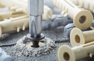 tornavida beton bir arka planda vida ve panel