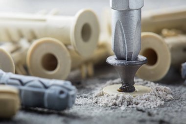 tornavida beton bir arka planda vida ve panel