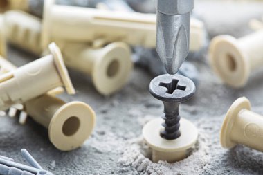 tornavida beton bir arka planda vida ve panel