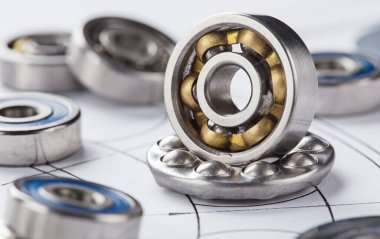 Mavi iz arka planında farklı yönler. Mekanizmanın parçası.