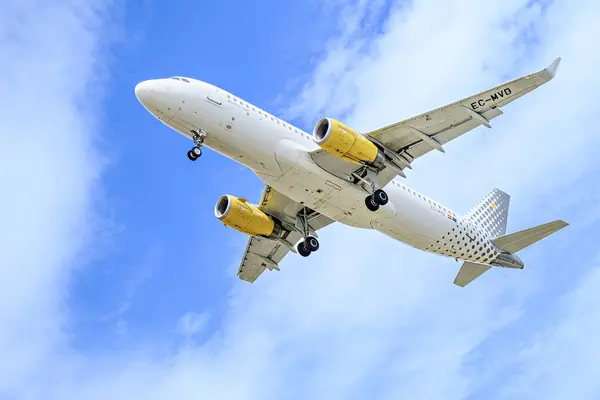 Barcelona Spania April 2023 Drivstoff Airbus A320 Fly Landing Josep – stockfoto