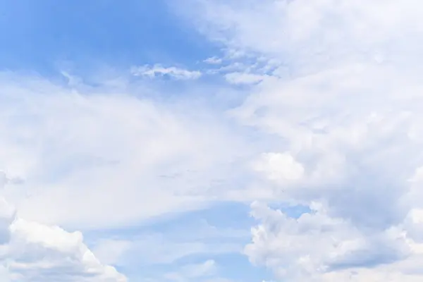 Nuvens Brancas Num Céu Azul Brilhante Beleza Natureza — Fotografia de Stock