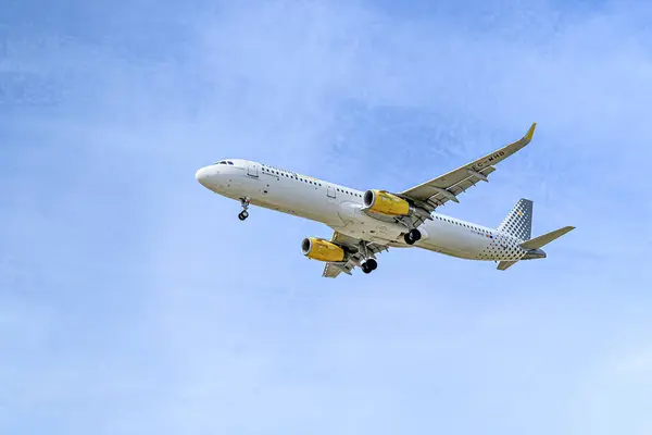 Барселона Испания Апреля 2023 Года Самолет Vueling Airbus A321 Приземлившийся — стоковое фото
