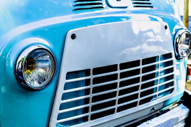 Eski bir arabanın farlarının ayrıntıları, klasik, eski bir araba.