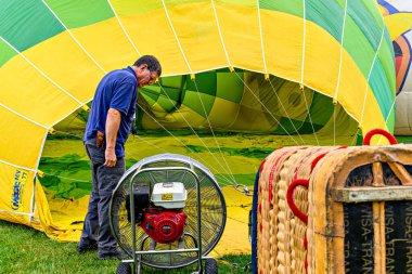 Igualada, Barselona, 6 Temmuz 2023. 27. Avrupa Balon Festivali. Sıcak hava balonlarının konsantrasyonu.
