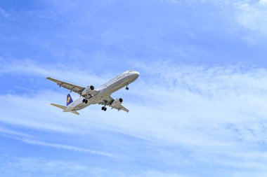 Barselona, İspanya; 10 Nisan 2023: Lufthansa şirketinin Airbus A321 uçağı, Josep Tarradellas Barselona-El Prat havaalanına indi.
