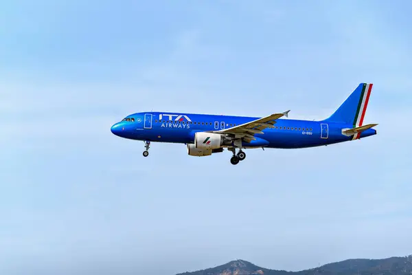 stock image Barcelona, Spain; April 10, 2023: Airbus A320 plane of the Ita Airways company, landing at the Josep Tarradellas Barcelona-El Prat airport