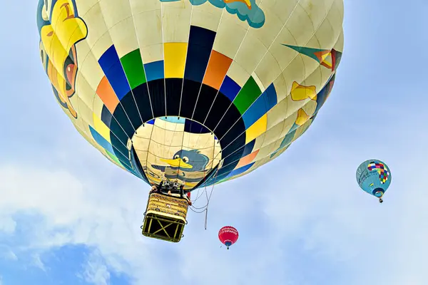 Igualada, Barselona, 7 Temmuz 2023. 27. Avrupa Balon Festivali. Sıcak hava balonlarının konsantrasyonu.
