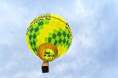 Igualada, Barselona, 6 Temmuz 2023. 27. Avrupa Balon Festivali. Sıcak hava balonlarının konsantrasyonu.