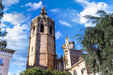 Katedral-Bazilika Kilisesi 'nin Miguelete Kulesi Valencia Hanımefendimizin Hükmü (Valencia Katedrali) Gotik tarzında