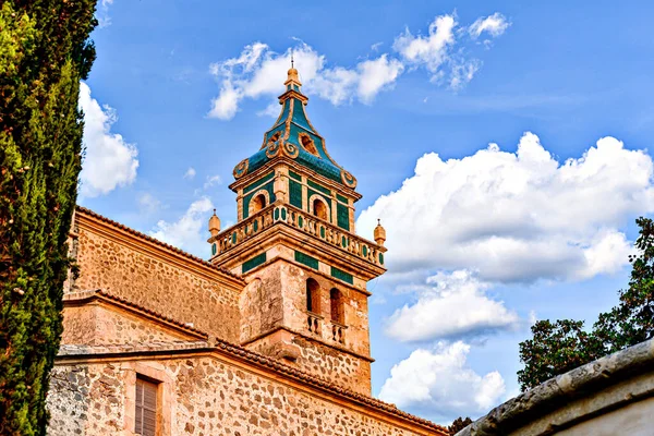 Mallorca, Balearic Adaları 'ndaki Valldemosa Charterhouse manzarası