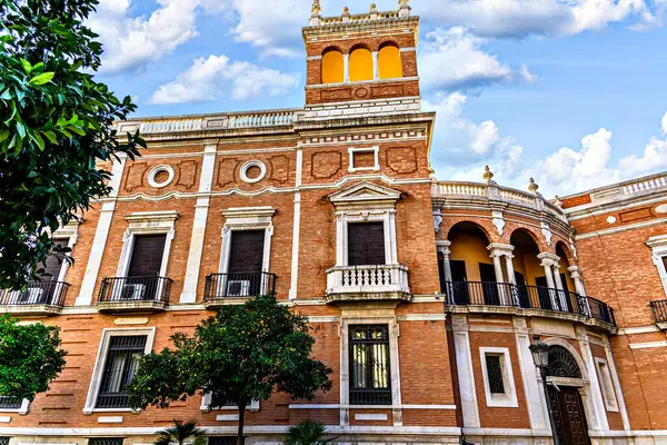 Valensiya Başpiskoposunun eski kasabasındaki sarayı cephesi.