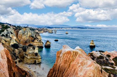 Portekiz 'in Algarve bölgesindeki Lagoa' daki Don Camilo plajı.