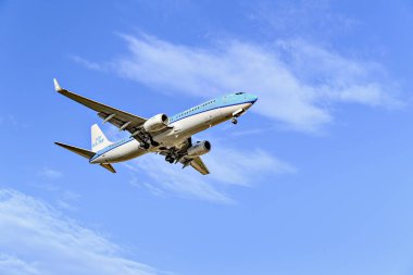 Barselona, İspanya; 16 Temmuz 2023: KLM şirketinin Boeing 737 uçağı, Josep Tarradellas Barselona-El Prat havaalanına indi.