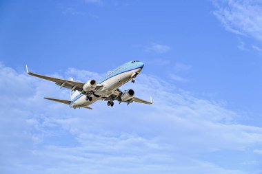Barselona, İspanya; 16 Temmuz 2023: KLM şirketinin Boeing 737 uçağı, Josep Tarradellas Barselona-El Prat havaalanına indi.