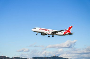 Barselona, İspanya; 1 Kasım 2021: Air Arabia Maroc Airbus A320 uçağı, Josep Tarradellas Barselona-El Prat havaalanına indi.