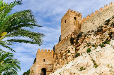 İspanya, Almerya 'daki La Alcazaba' nın güzel anıtsal kompleksinin manzarası