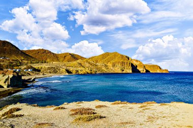 Cabo de Gata Doğal Parkı 'ndaki Isleta del Moro' nun güzel manzarası, Nijar, Almerya