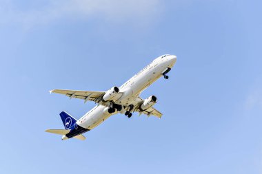 Barselona, İspanya; 18 Mayıs 2024: Lufthansa havayolu A321 sefer sayılı Airbus, Barselona-El Prat 'taki Josep Tarradellas havaalanından havalanmaktadır..