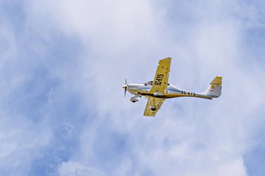 Odena, Barselona İspanya; 1 Haziran 2024: Hafif tek kanatlı uçak, Diamond DA-40D Star, Igualada-Odena Aerodrome 'dan havalanır.