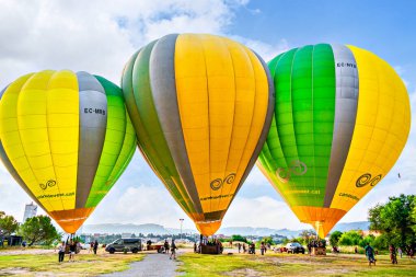 Igualada, Barselona, İspanya; 14 Temmuz 2024. 28. Avrupa Balon Festivali Igualada 'da. Sıcak hava balonlarının konsantrasyonu.