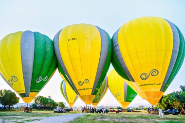 Igualada, Barselona, İspanya; 14 Temmuz 2024. 28. Avrupa Balon Festivali Igualada 'da. Sıcak hava balonlarının konsantrasyonu.