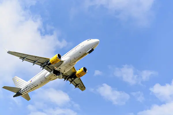 stock image Barcelona, Spain; May 18, 2024: Airbus A320 plane of the Vueling airline, taking off from the Josep Tarradellas airport in Barcelona-El Prat