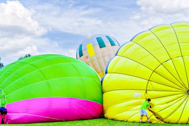 Igualada, Barselona, İspanya; 14 Temmuz 2024. 28. Avrupa Balon Festivali Igualada 'da. Sıcak hava balonlarının konsantrasyonu.