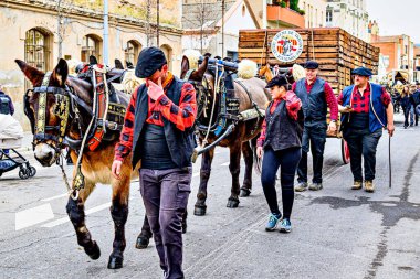 Igualada, Barselona, İspanya; 19 Ocak 2025: İgualada 'nın Üç Mezarı Festivali. Antik Igualada Traginers loncasının 203. yıldönümünde şehir sokaklarında turlar.. 