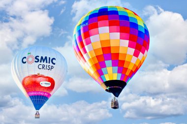 Igualada, Barselona, İspanya; 14 Temmuz 2024. 28. Avrupa Balon Festivali Igualada 'da. Sıcak hava balonlarının konsantrasyonu.