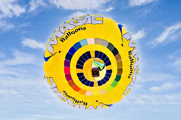 Igualada, Barselona, İspanya; 14 Temmuz 2024. 28. Avrupa Balon Festivali Igualada 'da. Sıcak hava balonlarının konsantrasyonu