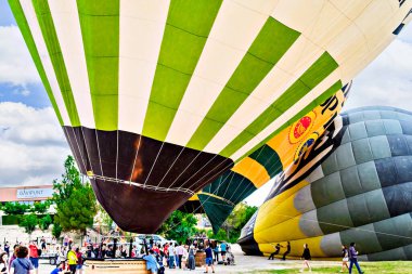 Igualada, Barselona, İspanya; 14 Temmuz 2024. 28. Avrupa Balon Festivali Igualada 'da. Sıcak hava balonlarının konsantrasyonu.