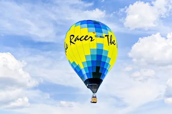 Igualada, Barselona, İspanya; 14 Temmuz 2024. 28. Avrupa Balon Festivali Igualada 'da. Sıcak hava balonlarının konsantrasyonu.