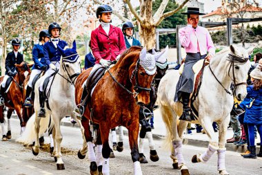 Igualada, Barselona, İspanya; 19 Ocak 2025: Igualada Üç Mezar Festivali. Antik Igualada Traginers loncasının 203. yıldönümünde şehir sokaklarında turlar.