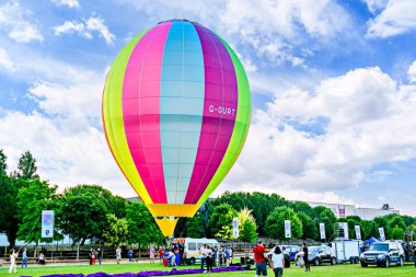 Igualada, Barselona, İspanya; 14 Temmuz 2024. 28. Avrupa Balon Festivali Igualada 'da. Sıcak hava balonlarının konsantrasyonu.