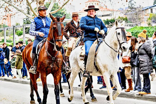 Igualada, Barselona, İspanya; 19 Ocak 2025: Igualada Üç Mezar Festivali. Antik Igualada Traginers loncasının 203. yıldönümünde şehir sokaklarında turlar.