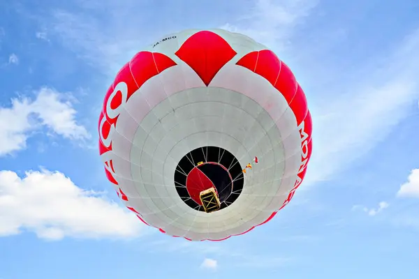 Igualada, Barselona, İspanya; 14 Temmuz 2024. 28. Avrupa Balon Festivali Igualada 'da. Sıcak hava balonlarının konsantrasyonu.