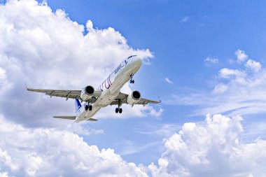 Barselona, İspanya; 30 Mart 2025: Azores Havayolları Airbus A321 Barselona-El Prat 'taki Josep Tarradellas Havaalanına indi..