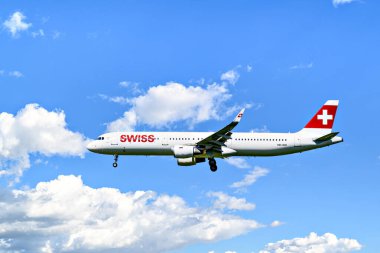 Barselona, İspanya; 30 Mart 2025: İsviçre Uluslararası Havayolları Airbus A321 Barselona-El Prat Josep Tarradellas Havaalanına indi.