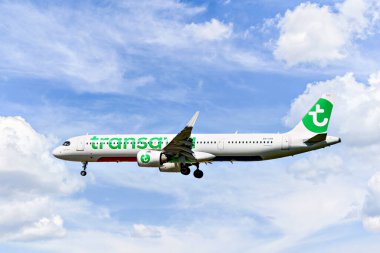 Barselona, İspanya; 30 Mart 2025: Transavia Airbus A321 Barselona-El Prat 'taki Josep Tarradellas Havaalanına indi.